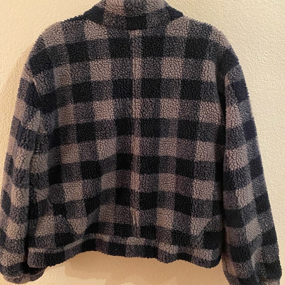Democracy Cropped Sherpa Jacket L; Teddy Bear; Blue Checkered - Picture 3 of 6